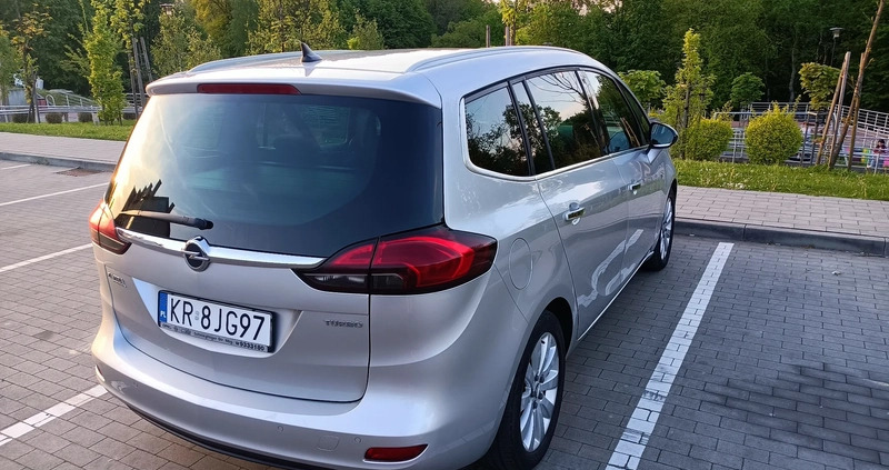 Opel Zafira cena 36000 przebieg: 253000, rok produkcji 2012 z Łasin małe 781